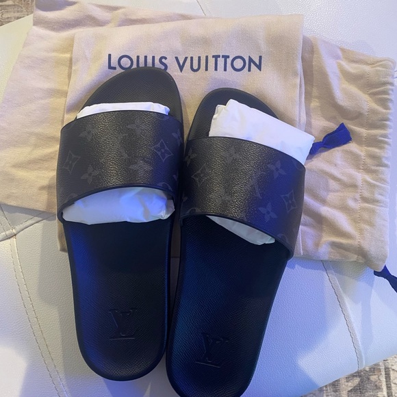 Authentic LV Waterfront Mules - Picture 2 of 8